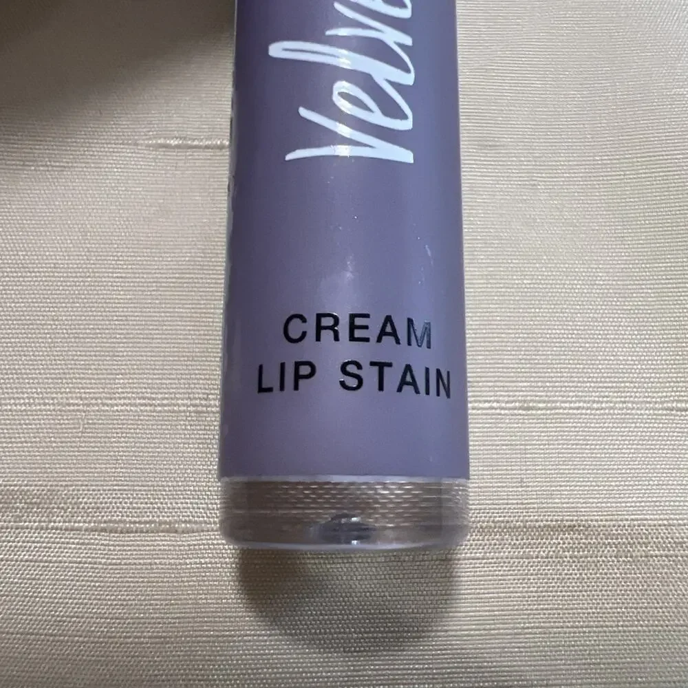Victoria's Secret Velvet Matte Total Flirt Lip‎ Stain
